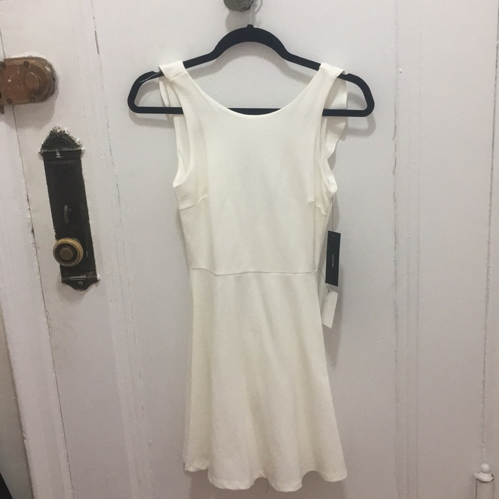 Tag on! White sun dress with beautiful back ruffle